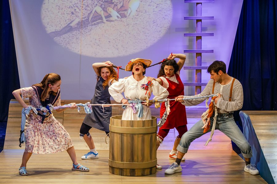 240301 kaplani vitrinas 1