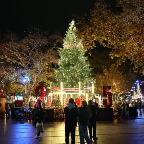 Larissa Santa City: Χριστουγεννιάτικη ατμόσφαιρα στην κεντρική πλατεία, με δώρα, γλυκίσματα και μουσική