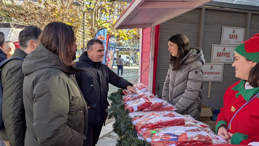 27122024 dl periptero santa walk2