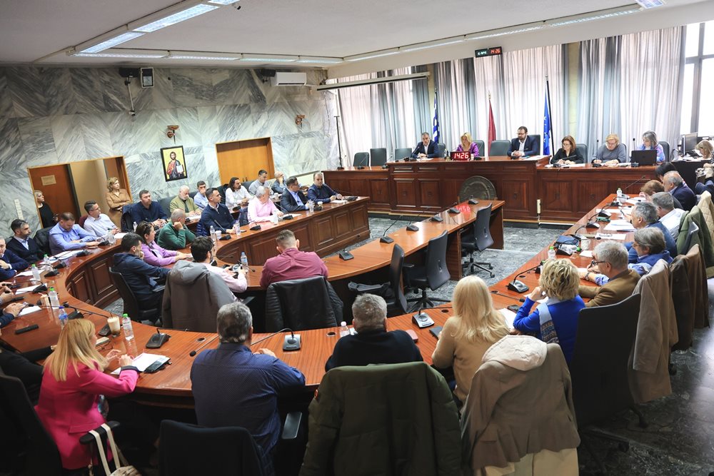 Φωτογραφία του Δημάρχου στο Δημοτικό Συμβούλιο