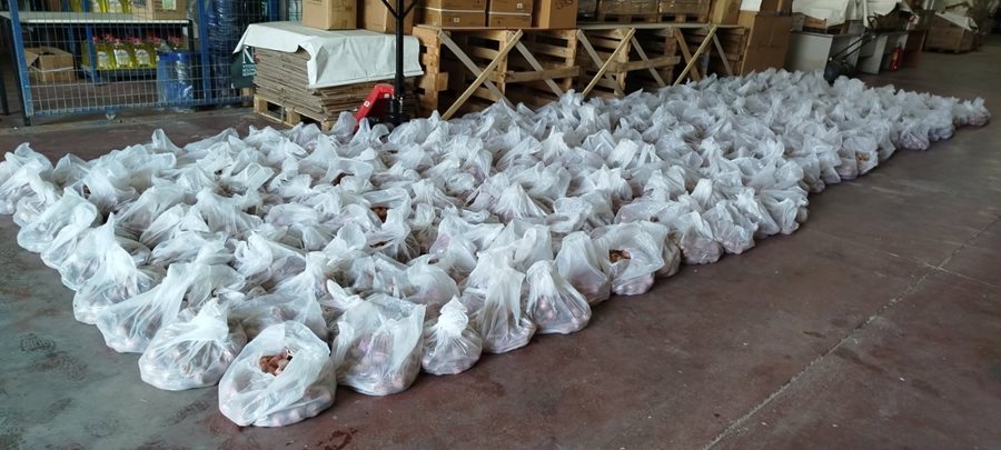 Προσφορά τροφίμων από την Τράπεζα Τροφίμων Θεσσαλίας