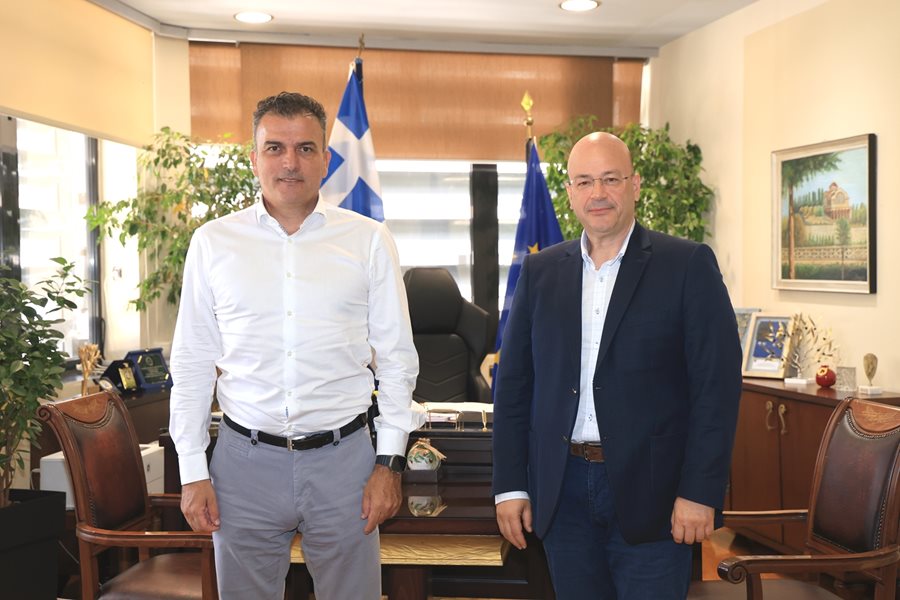 Ο Δήμαρχος Λαρισαίων κ. Θανάσης Μαμάκος με τον νέο Πρόεδρο του Τμήματος Ιατρικής κ.Αριστείδη Ζιμπή