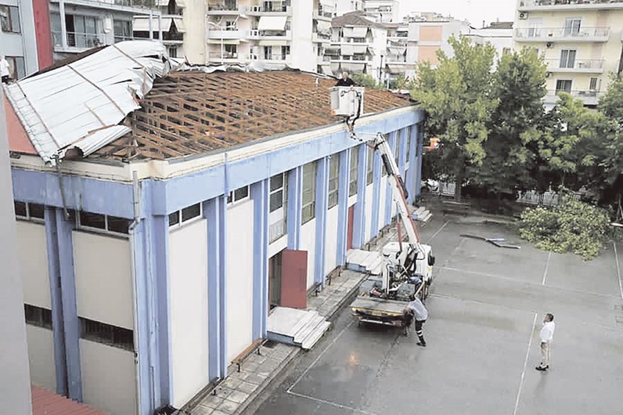 Εργασίες αποκατάστασης της στέγης του Γυμναστηρίου στο 5ο Γυμνάσιο – Λύκειο