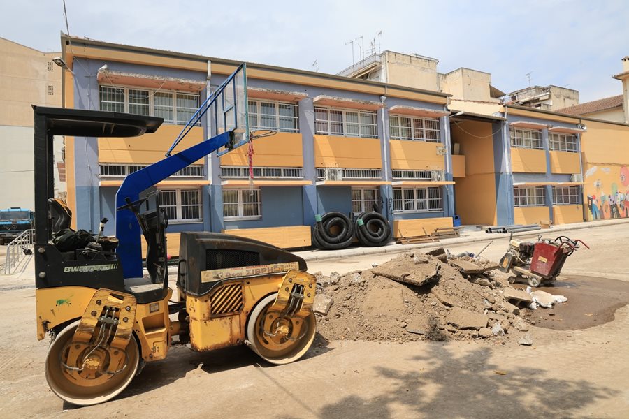 Διαμόρφωση των αυλών στο 2ο Δημοτικό Σχολείο