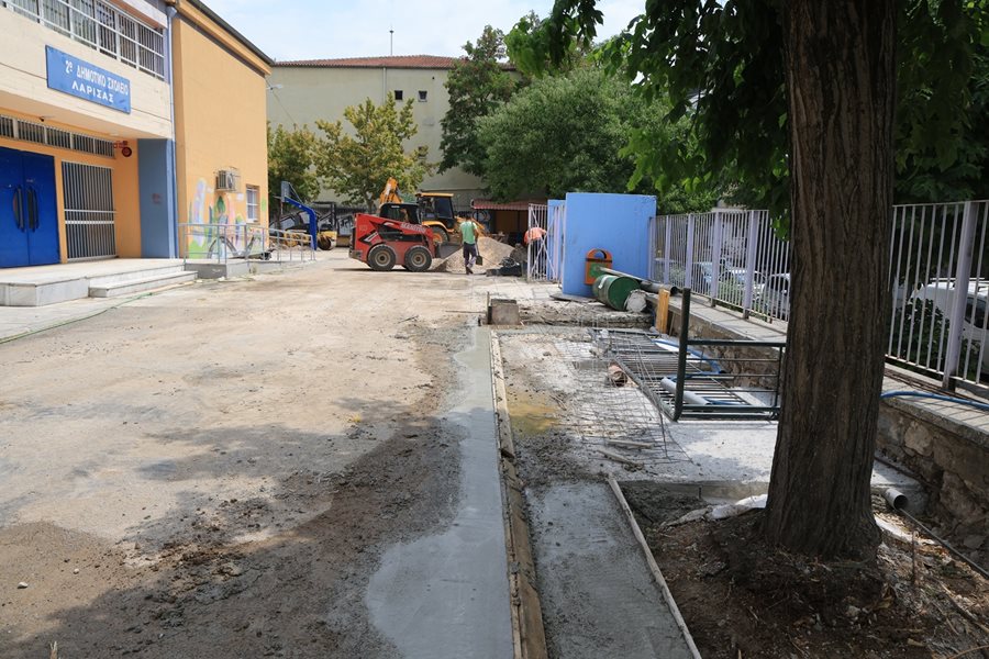 Διαμόρφωση των αυλών στο 2ο Δημοτικό Σχολείο