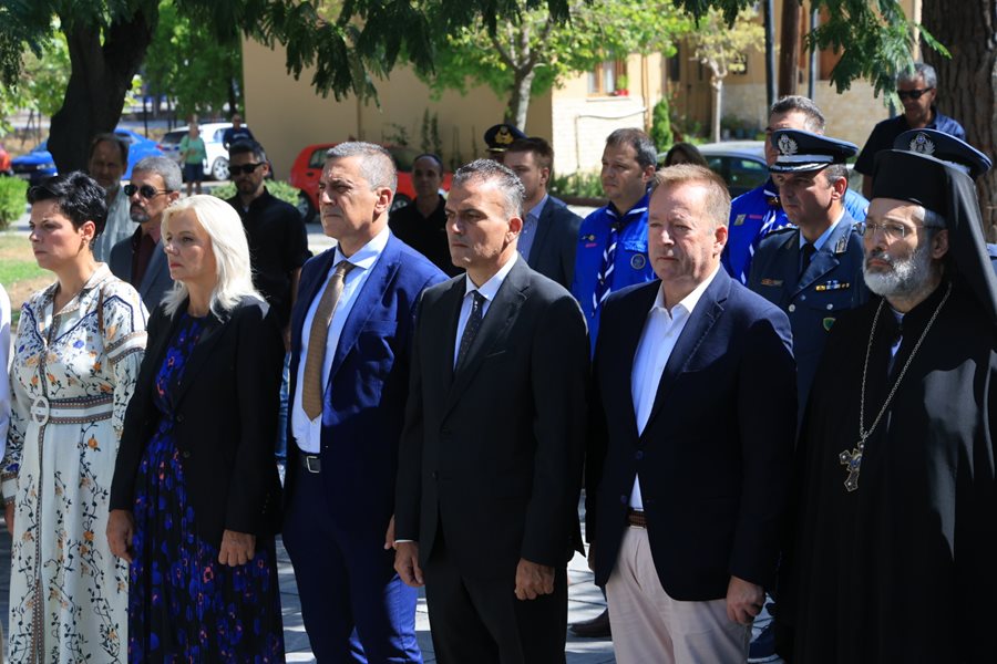 Στιγμιότυπο από τις εκδηλώσεις για την 144η επέτειο απελευθέρωσης της Λάρισας από τον τουρκικό ζυγό.