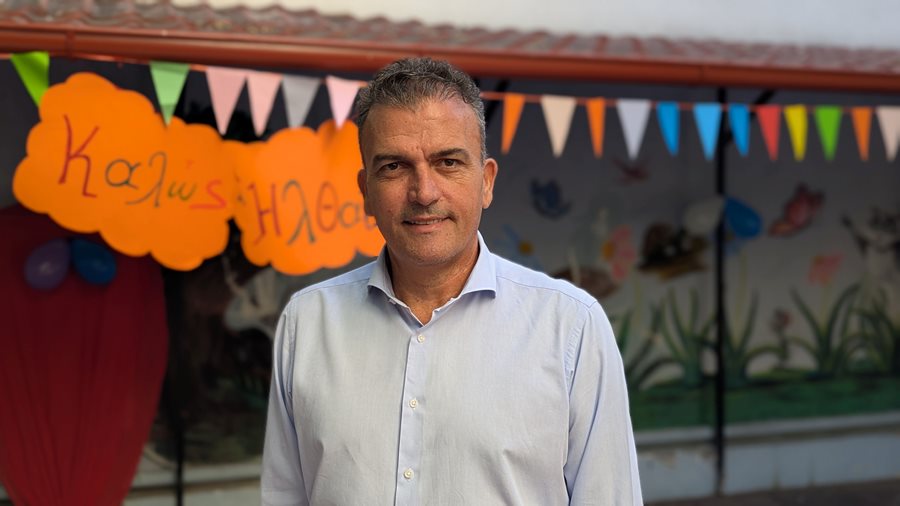 Στιγμιότυπο από την τέλεση του αγιασμού για την έναρξη της νέας χρονιάς στους Παιδικούς Σταθμούς.