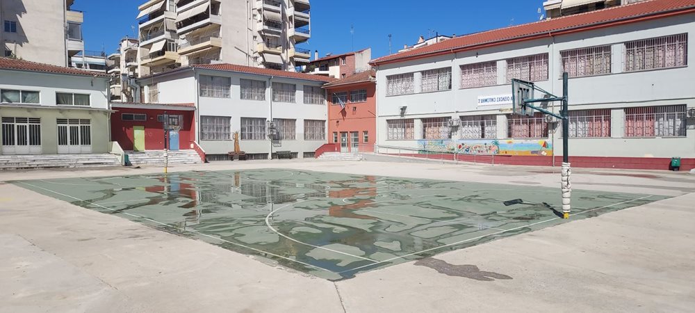 Καθαρισμός σχολικών αυλών