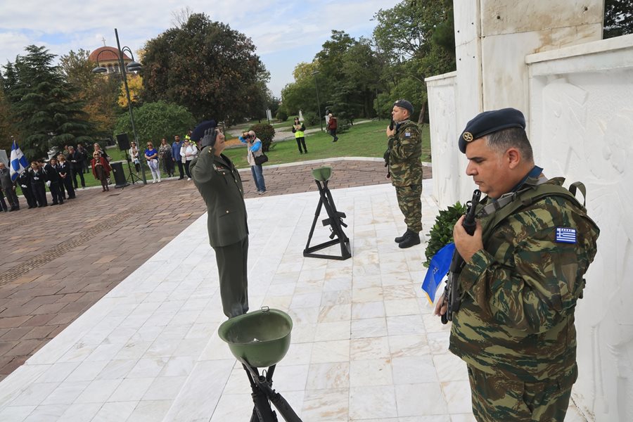 Στιγμιότυπο από τις εκδηλώσεις για την επέτειο απελευθέρωσης της Λάρισας από τη γερμανική κατοχή