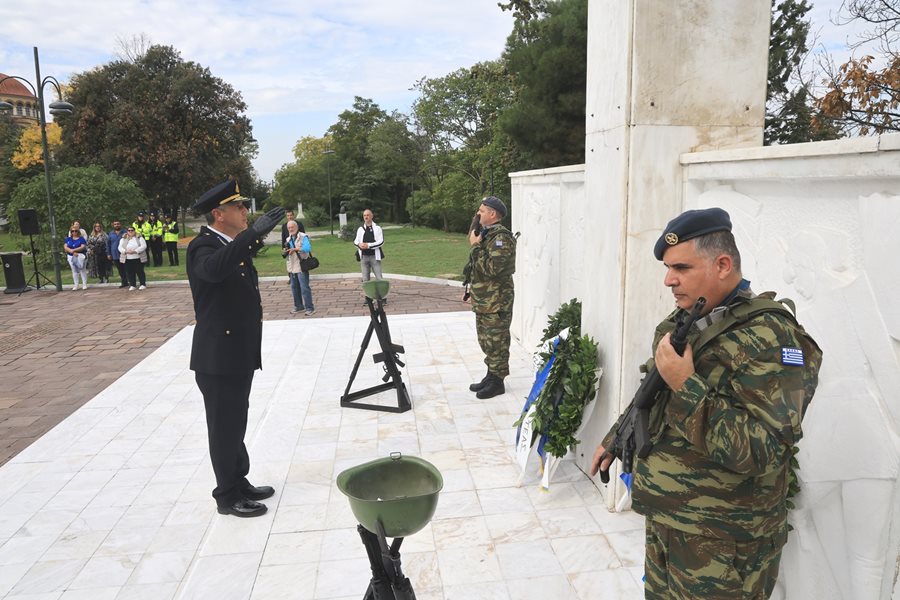 Στιγμιότυπο από τις εκδηλώσεις για την επέτειο απελευθέρωσης της Λάρισας από τη γερμανική κατοχή