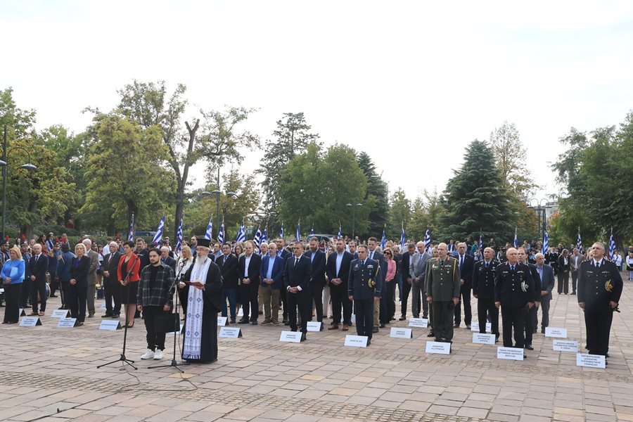Στιγμιότυπο από τις εκδηλώσεις για την επέτειο απελευθέρωσης της Λάρισας από τη γερμανική κατοχή