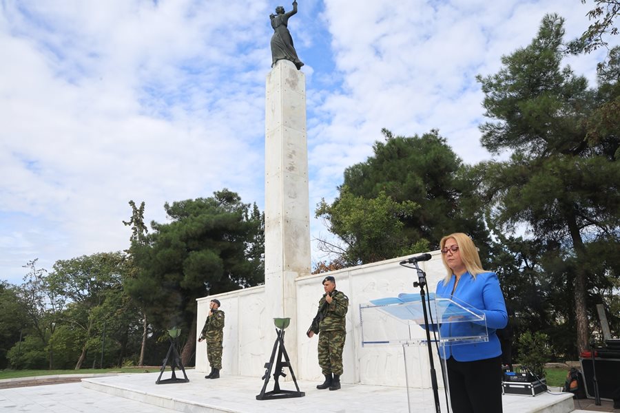 Στιγμιότυπο από τις εκδηλώσεις για την επέτειο απελευθέρωσης της Λάρισας από τη γερμανική κατοχή