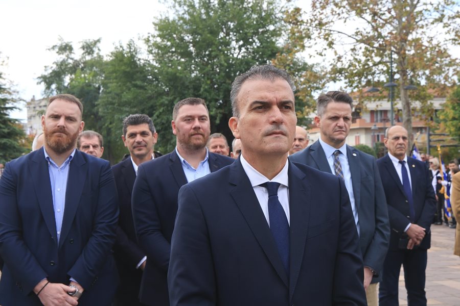 Στιγμιότυπο από τις εκδηλώσεις για την επέτειο απελευθέρωσης της Λάρισας από τη γερμανική κατοχή