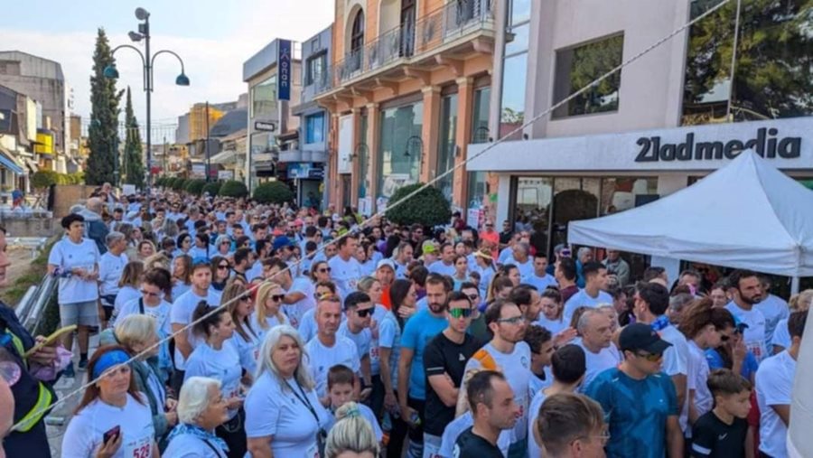 Δρομείς στην εκκίνηση του δρόμου «Αγώνας για τη Ζωή» 2024