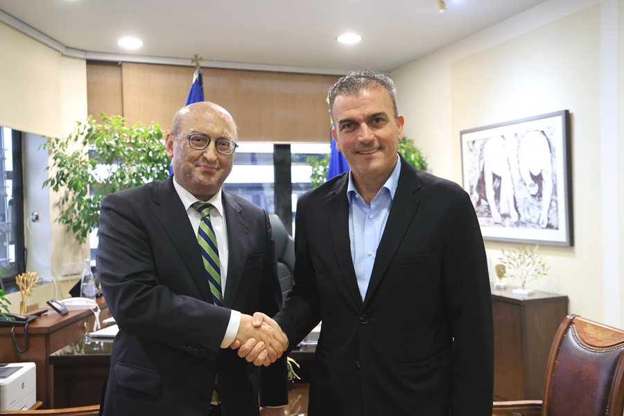 Στιγμιότυπο από τη συνάντηση του Δημάρχου Λαρισαίων, κ.Θανάση Μαμάκου, με τον Πρέσβη της Αρμενίας στην Ελλάδα, κ.Tigran Mkrtchyan (Τιγκράν Μκρτσιάν)