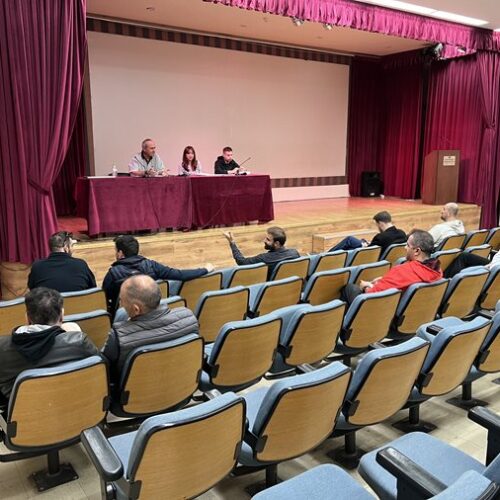 Στιγμιότυπο από την κλήρωση των ομάδων για το 40ο πρωτάθλημα Μπάσκετ Εργαζομένων