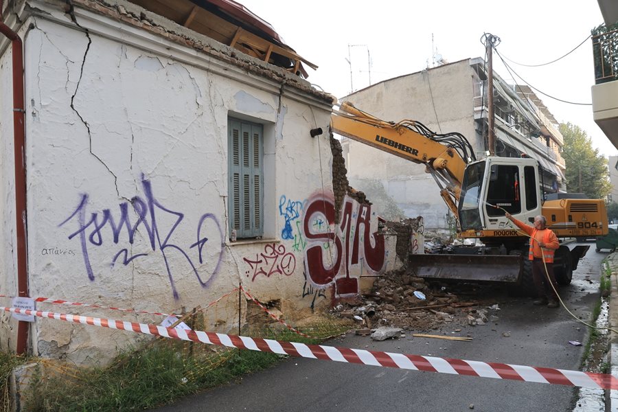 Κατεδάφιση κτηρίου επί της οδού Σκουφά