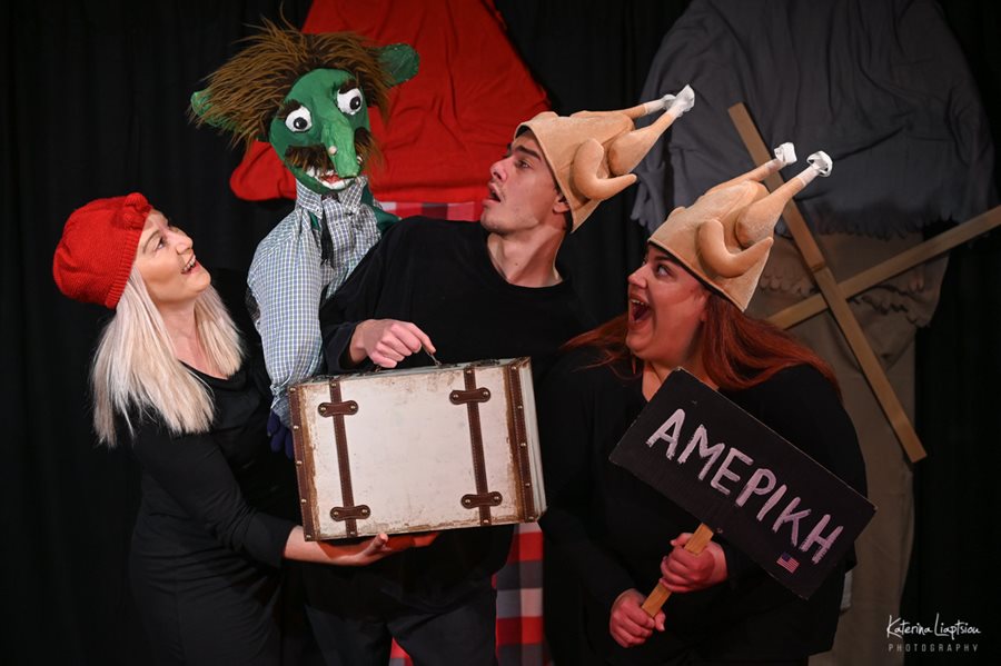 Στιγμιότυπο από παράσταση του κουκλοθεάτρου Τιριτόμπα