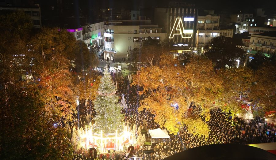 Στιγμιότυπο από την Κεντρική Πλατεία και τις Χριστουγεννιάτικες εορταστικές εκδηλώσεις 2024