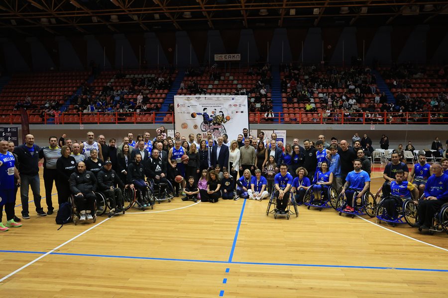 Στιγμιότυπο από τον Φιλανθρωπικό Αγώνα Μπάσκετ με Αμαξίδιο