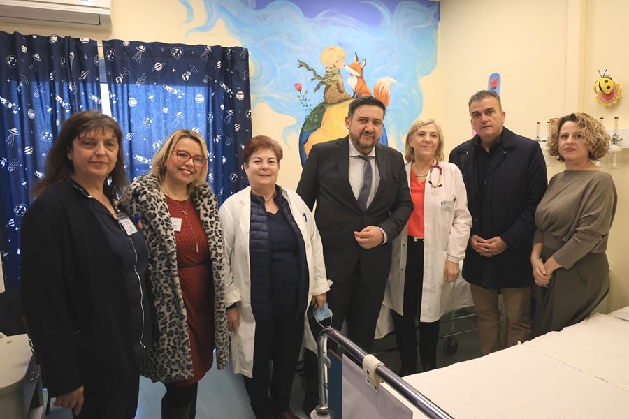 Στιγμιότυπο από την επίσκεψη του Δημάρχου Λαρισαίων στις Παιδιατρικές Κλινικές ΓΝΛ και ΠΓΝΛ