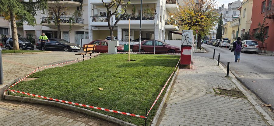 Στιγμιότυπο από την πλατεία Άννας Φράνκ μετά την ανάπλαση