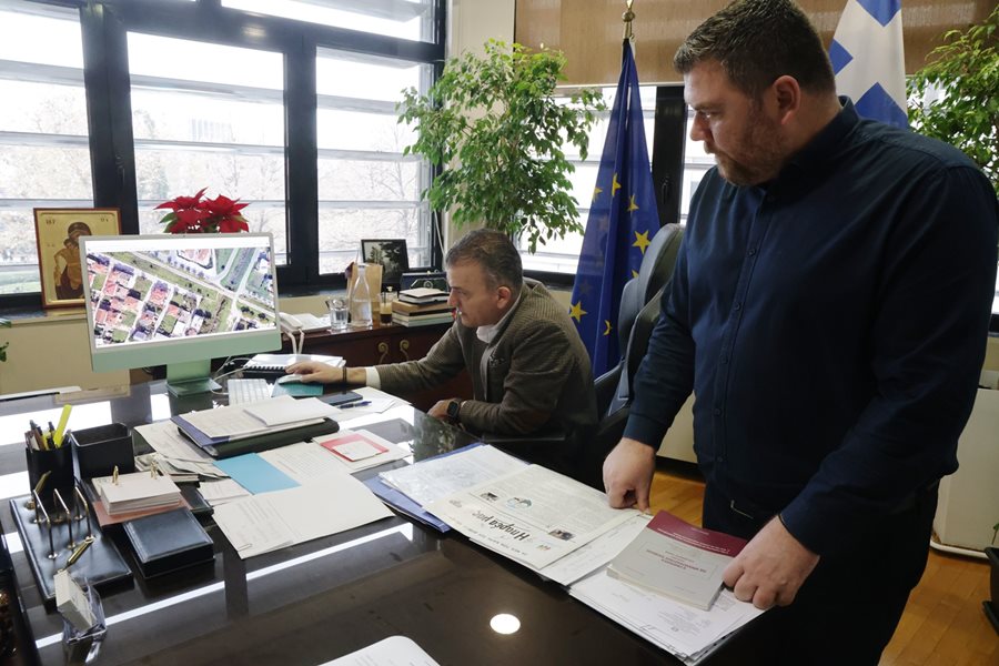 Στιγμιότυπο από την συνάντηση του Δημάρχου Λαρισαίων με κατοίκους της οδού Βόλου