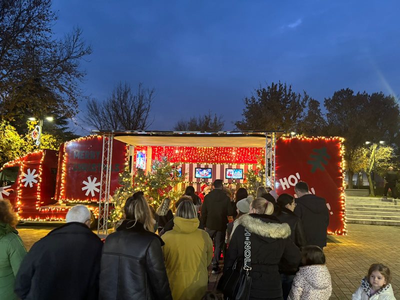 Το santa truck στην περιοχή Ιπποκράτη