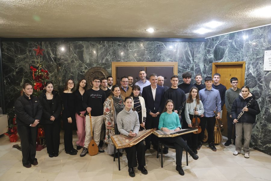 Στιγμιότυπο από τις επισκέψεις που πραγματοποιήθηκαν στο Δημαρχείο για τα κάλαντα