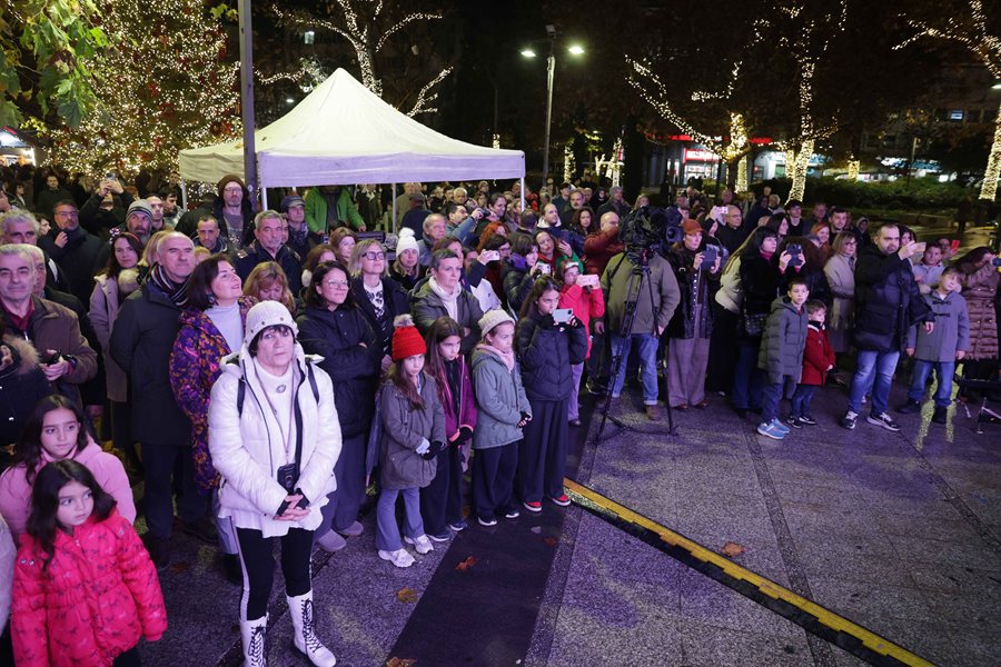 Φωτογραφίες από το drone show στην κεντρική πλατεία της Λάρισας