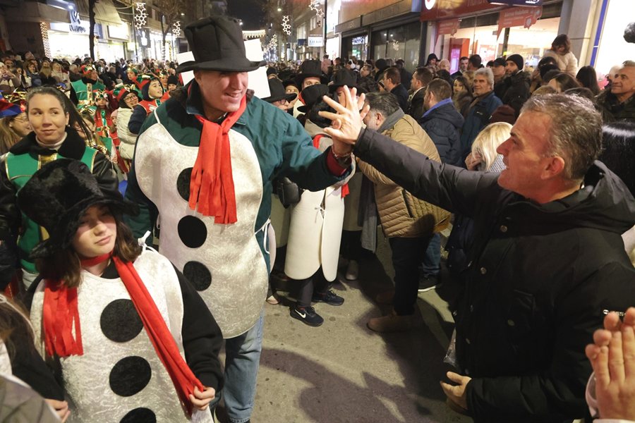 251231 xmas parade 2025 mamakos 1