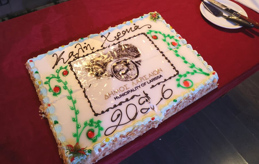 Στιγμιότυπο από την δεξίωση για την κοπή της πρωτοχρονιάτικης πίτας