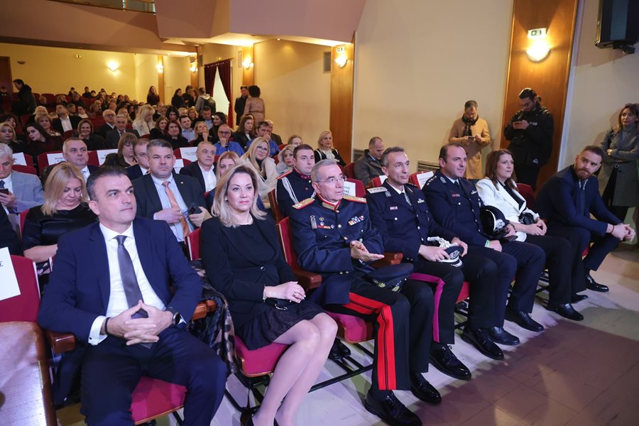 Στιγμιότυπο από την δεξίωση για την κοπή της πρωτοχρονιάτικης πίτας