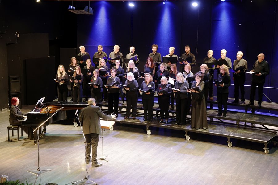 Στιγμιότυπο από την δεξίωση για την κοπή της πρωτοχρονιάτικης πίτας