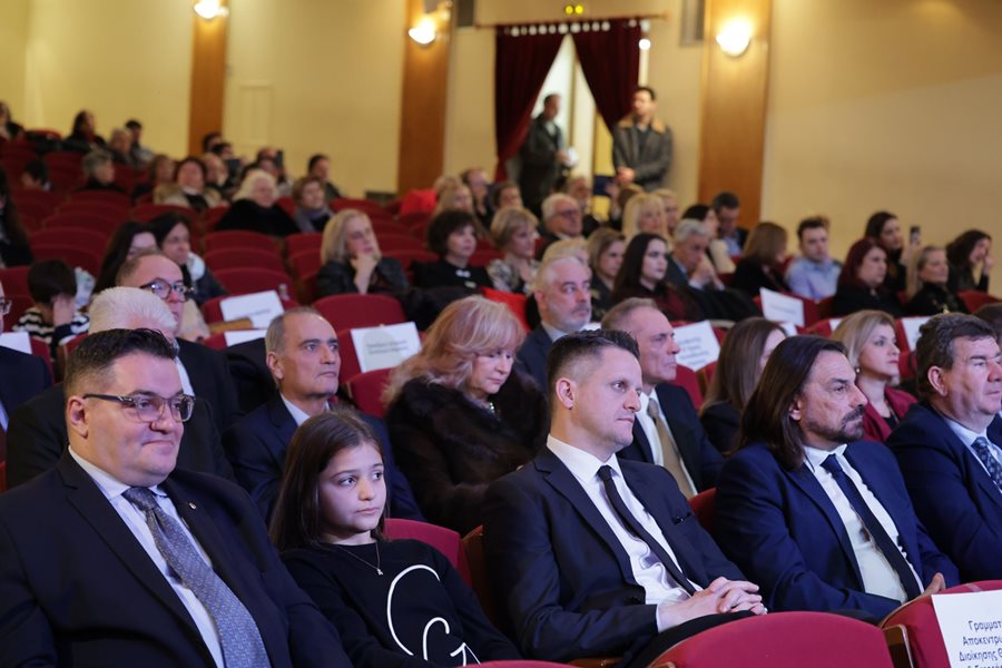 Στιγμιότυπο από την δεξίωση για την κοπή της πρωτοχρονιάτικης πίτας