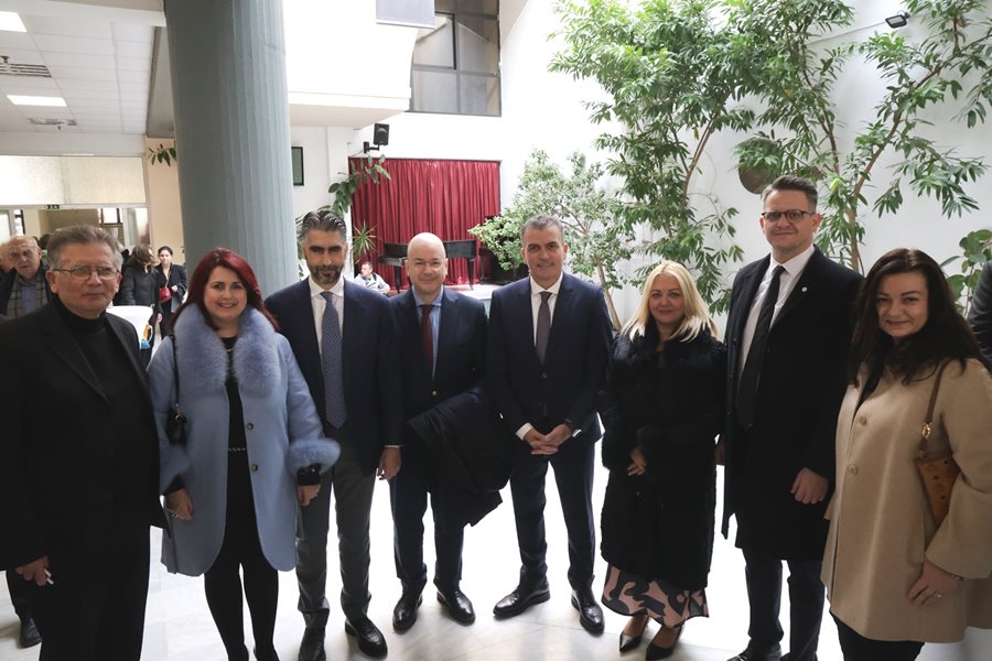 Στιγμιότυπο από την δεξίωση για την κοπή της πρωτοχρονιάτικης πίτας